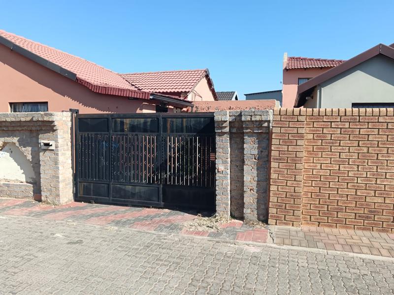 2 Bedroom Property for Sale in Fleurhof Gauteng