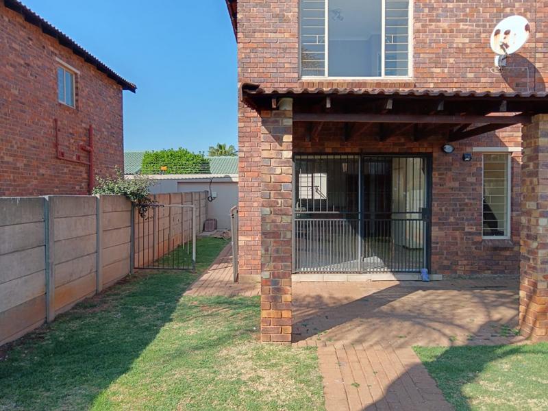 2 Bedroom Property for Sale in Florida Glen Gauteng