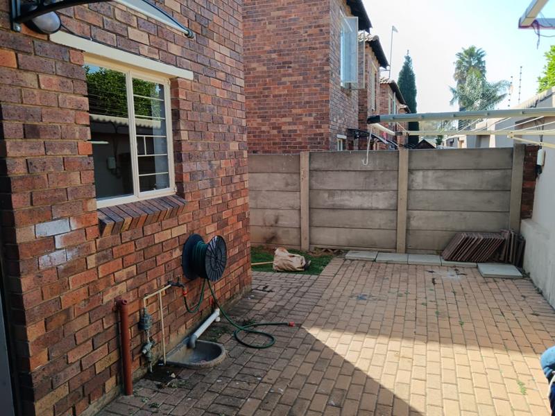 2 Bedroom Property for Sale in Florida Glen Gauteng