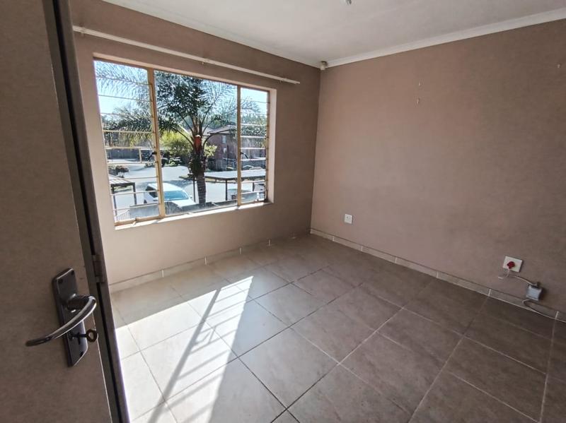 2 Bedroom Property for Sale in Florida Glen Gauteng