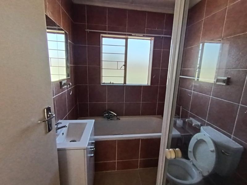 2 Bedroom Property for Sale in Florida Glen Gauteng