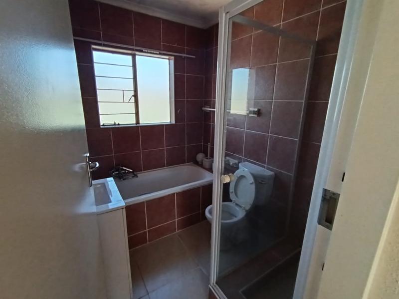 2 Bedroom Property for Sale in Florida Glen Gauteng