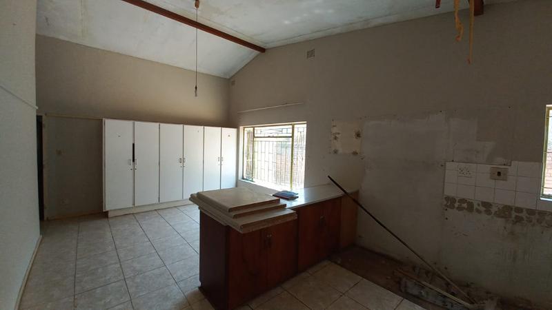 Commercial Property for Sale in Magaliesmoot AH Gauteng