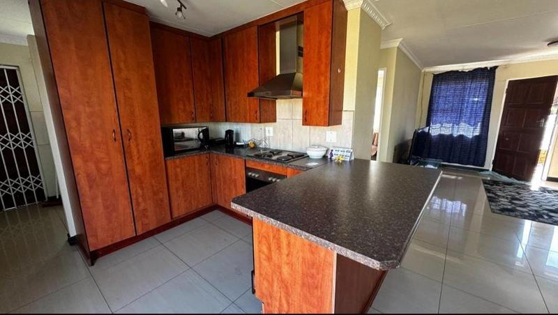 3 Bedroom Property for Sale in Halfway House Gauteng