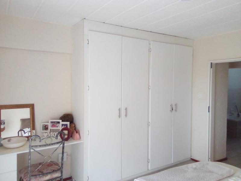 2 Bedroom Property for Sale in Helderkruin Gauteng