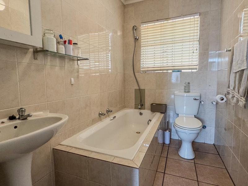 3 Bedroom Property for Sale in Wilgeheuwel Gauteng