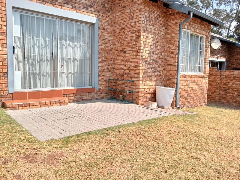 2 Bedroom Property for Sale in Wilgeheuwel Gauteng