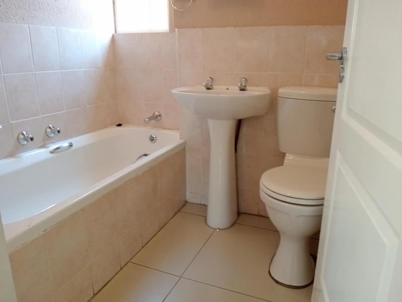 2 Bedroom Property for Sale in Wilgeheuwel Gauteng