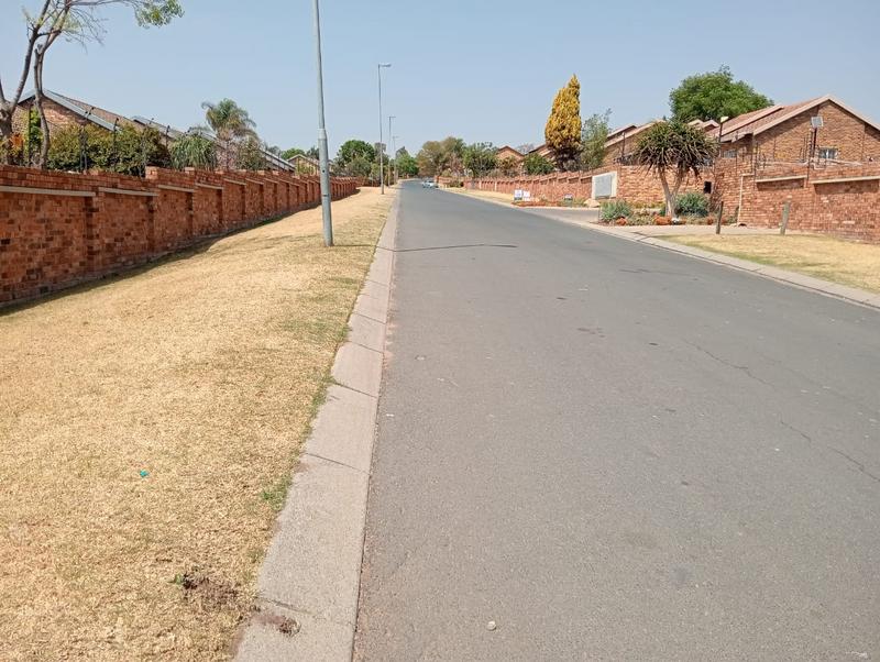 2 Bedroom Property for Sale in Wilgeheuwel Gauteng