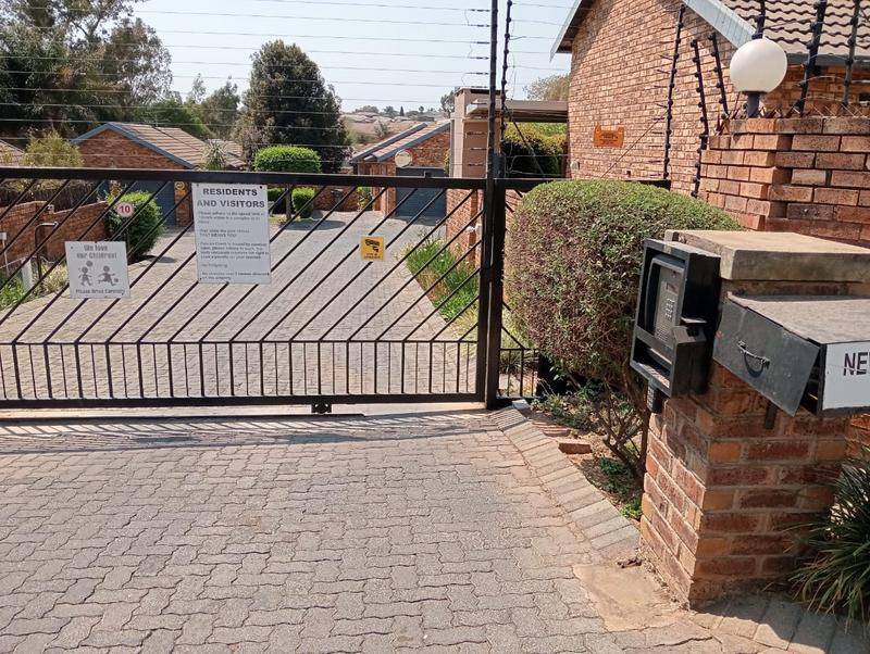 2 Bedroom Property for Sale in Wilgeheuwel Gauteng