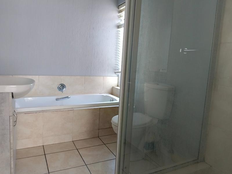 2 Bedroom Property for Sale in Broadacres Gauteng