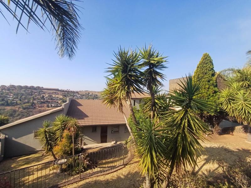 5 Bedroom Property for Sale in Kenmare Gauteng