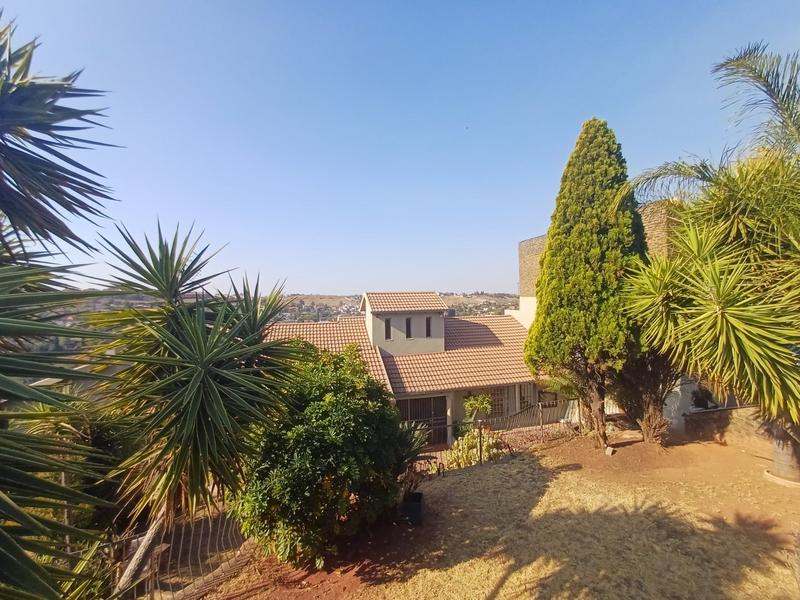 5 Bedroom Property for Sale in Kenmare Gauteng