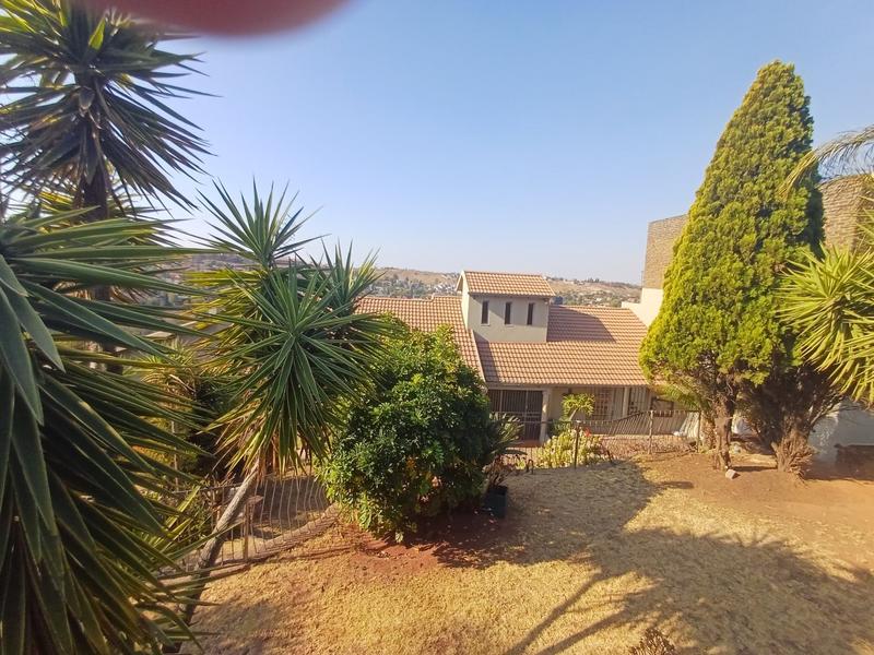 5 Bedroom Property for Sale in Kenmare Gauteng