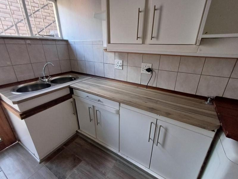 5 Bedroom Property for Sale in Kenmare Gauteng