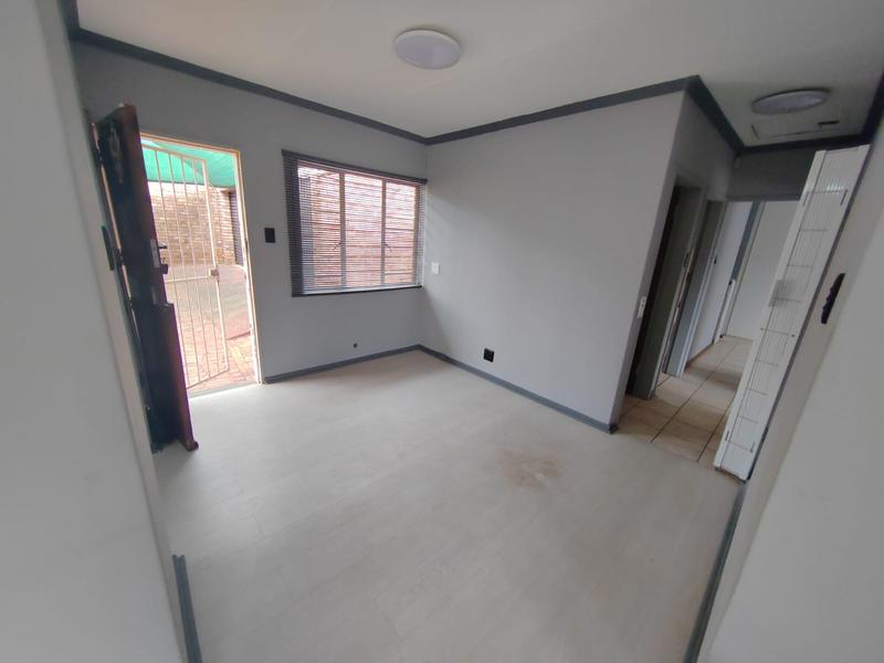 2 Bedroom Property for Sale in Dorandia Gauteng