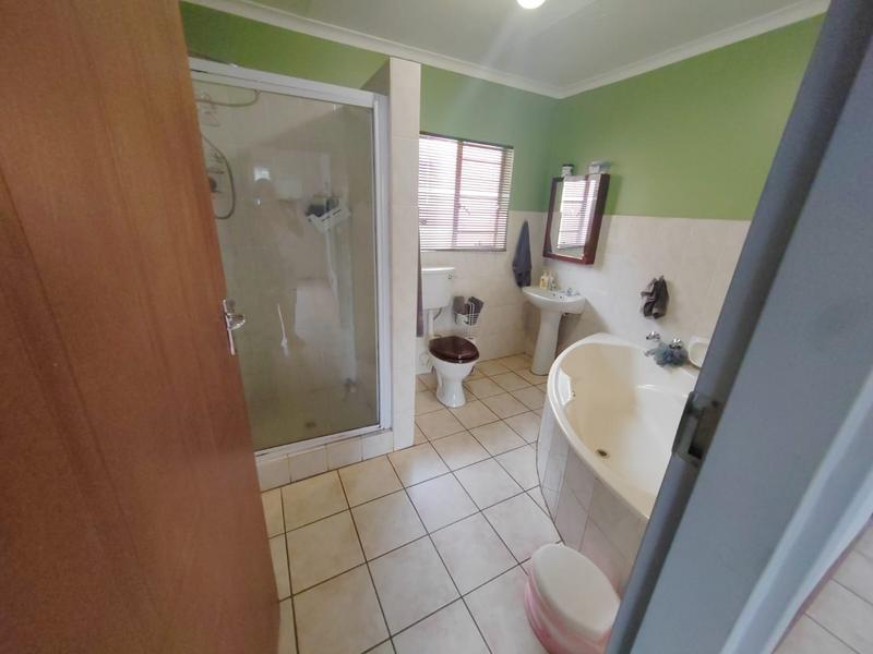 2 Bedroom Property for Sale in Dorandia Gauteng