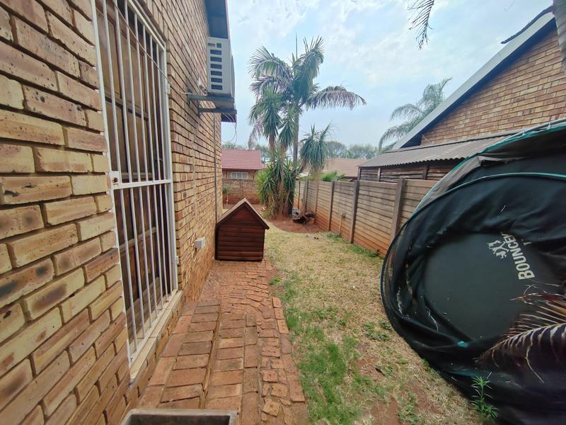 2 Bedroom Property for Sale in Dorandia Gauteng