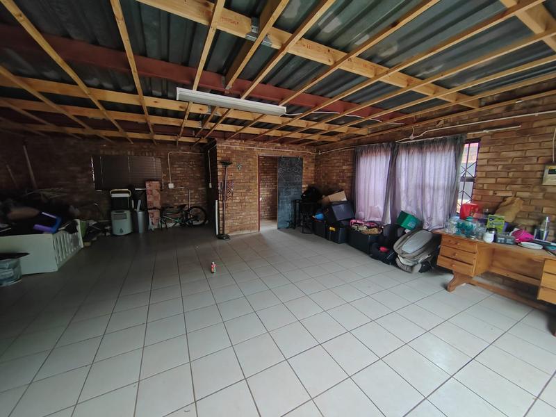 2 Bedroom Property for Sale in Dorandia Gauteng