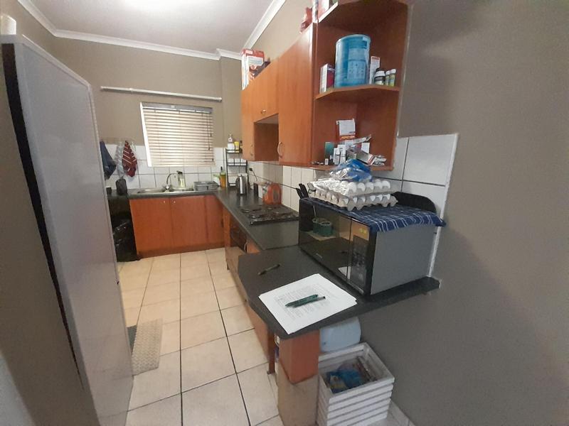 2 Bedroom Property for Sale in Rooihuiskraal North Gauteng