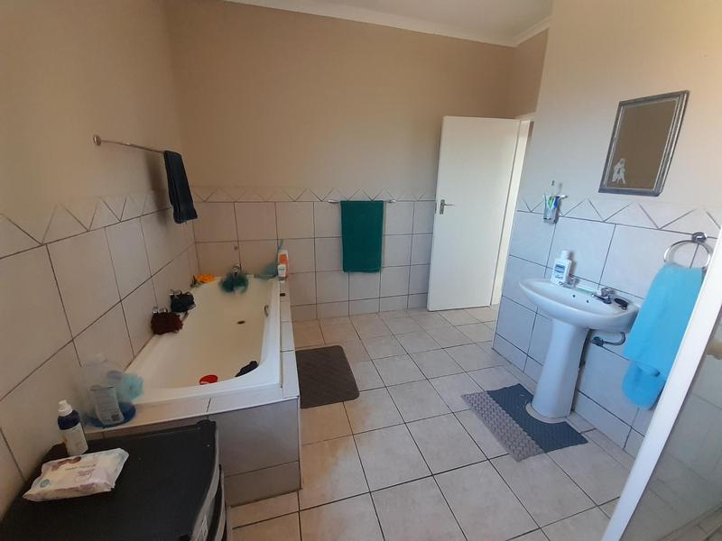 2 Bedroom Property for Sale in Rooihuiskraal North Gauteng