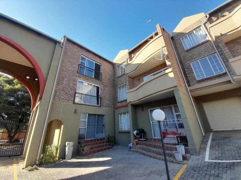 2 Bedroom Property for Sale in Rooihuiskraal North Gauteng