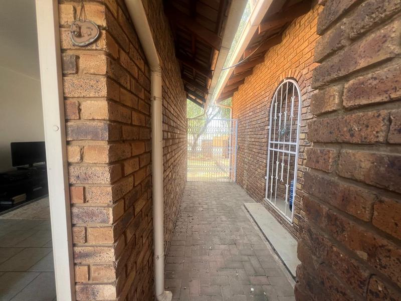 3 Bedroom Property for Sale in Greenhills Gauteng