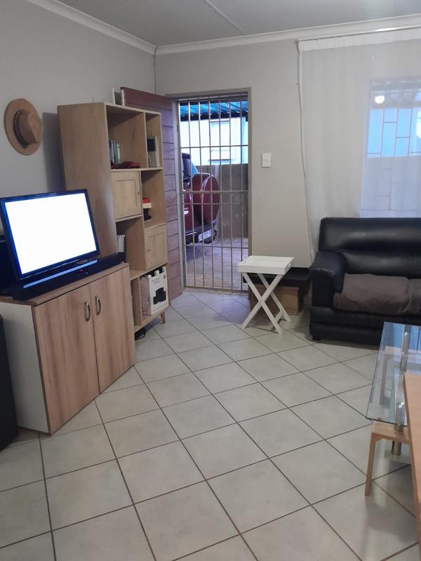 2 Bedroom Property for Sale in Lotus Gardens Gauteng