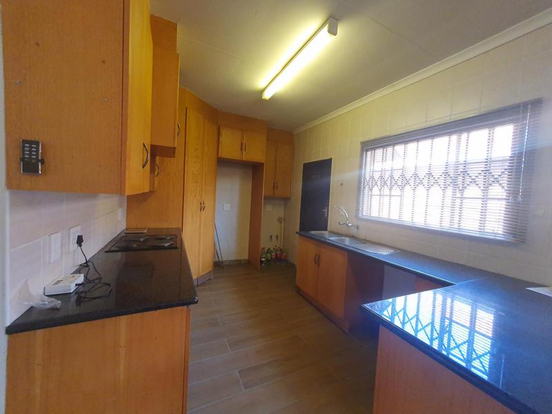 2 Bedroom Property for Sale in Rooihuiskraal Gauteng