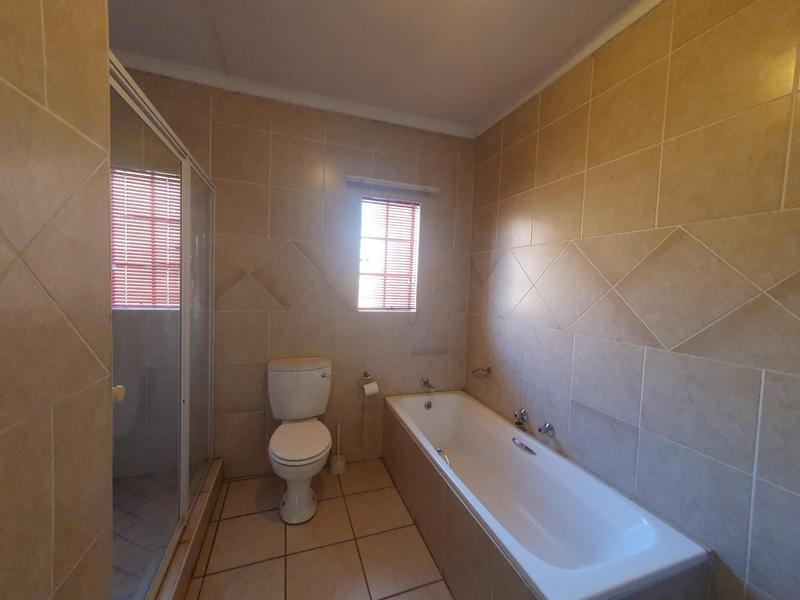 2 Bedroom Property for Sale in Rooihuiskraal Gauteng