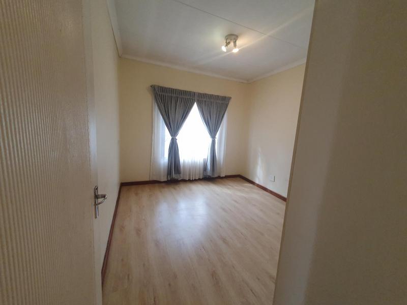 2 Bedroom Property for Sale in Rooihuiskraal Gauteng