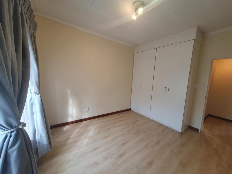 2 Bedroom Property for Sale in Rooihuiskraal Gauteng