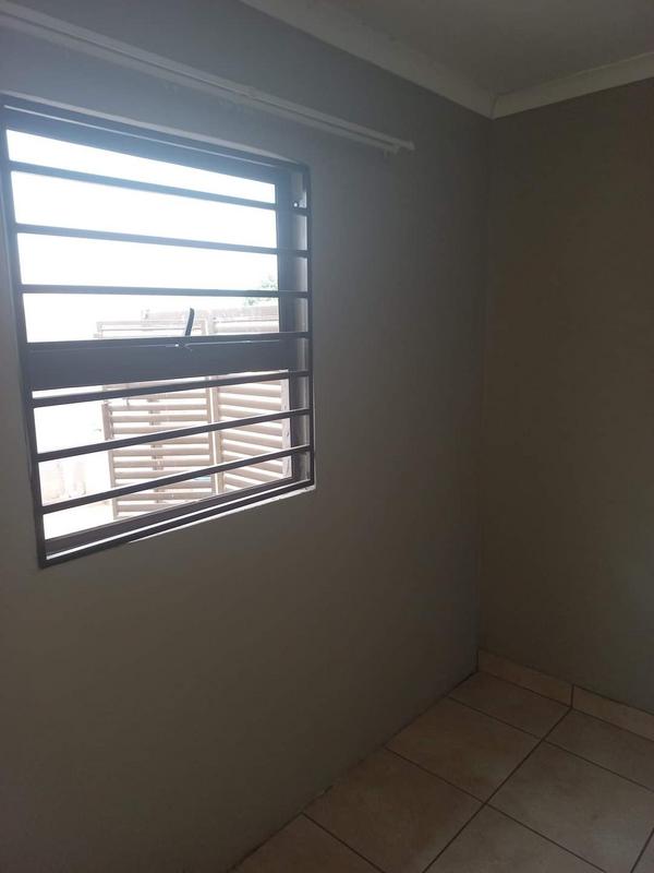 To Let 1 Bedroom Property for Rent in Tokoza Gauteng