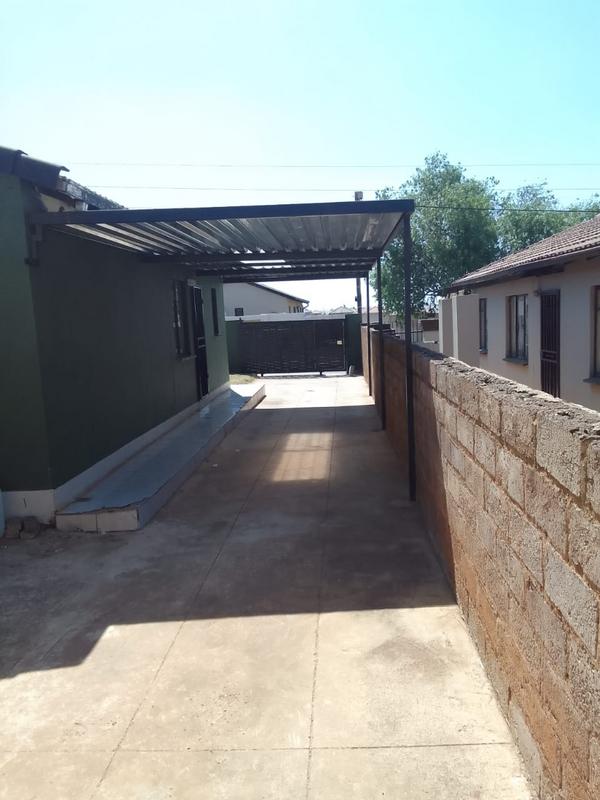 3 Bedroom Property for Sale in Protea Glen Gauteng