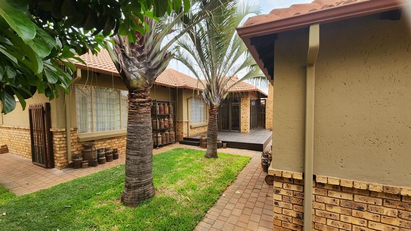 3 Bedroom Property for Sale in Sinoville Gauteng