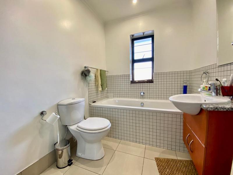 To Let 2 Bedroom Property for Rent in Sandown Gauteng