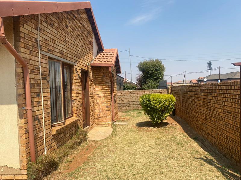 2 Bedroom Property for Sale in Protea Glen Gauteng