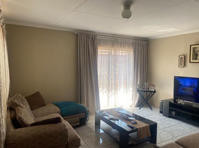 2 Bedroom Property for Sale in Protea Glen Gauteng