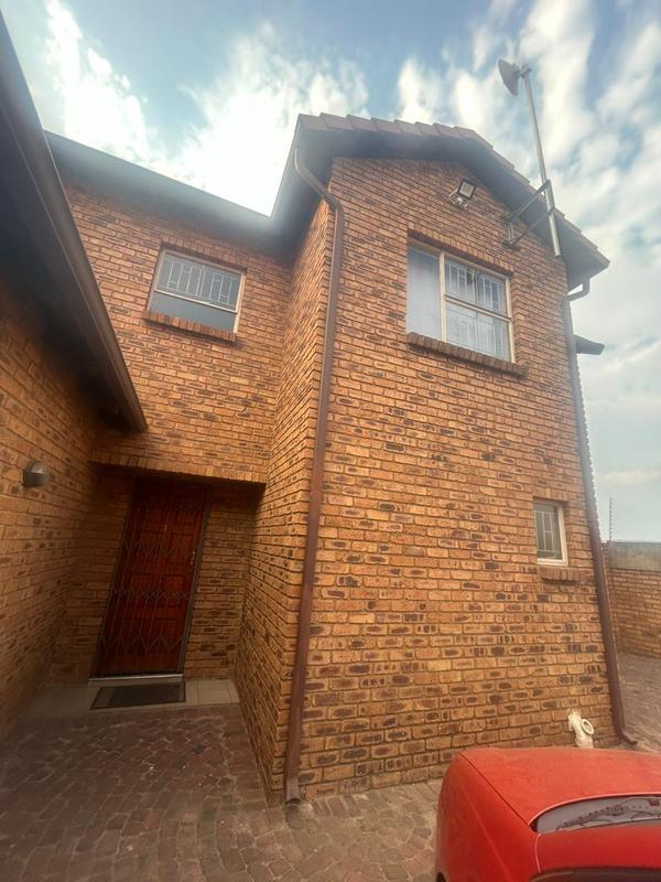 2 Bedroom Property for Sale in Groeneweide Gauteng