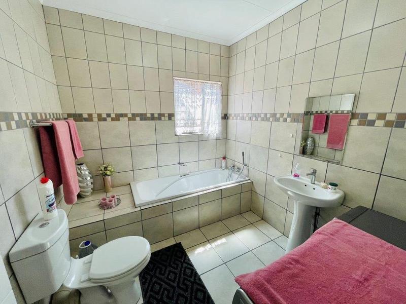 2 Bedroom Property for Sale in South Crest Gauteng