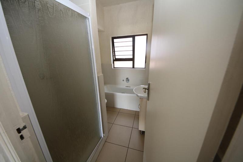 2 Bedroom Property for Sale in Sonneglans Gauteng