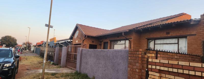 6 Bedroom Property for Sale in Hospital View Gauteng