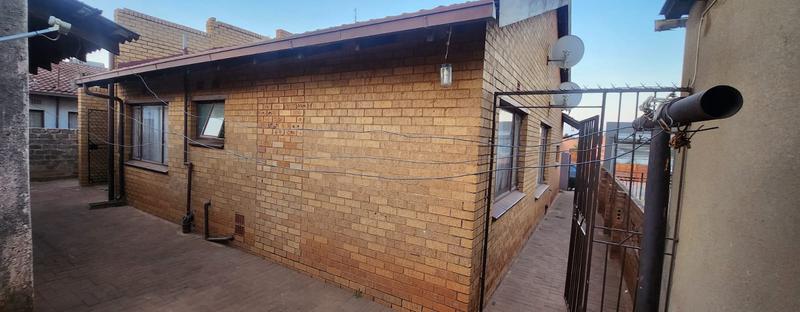 6 Bedroom Property for Sale in Hospital View Gauteng