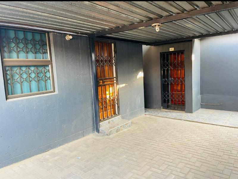 3 Bedroom Property for Sale in Clayville Gauteng