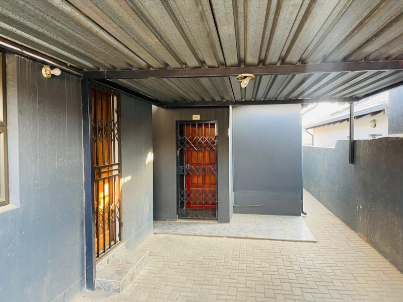 3 Bedroom Property for Sale in Clayville Gauteng