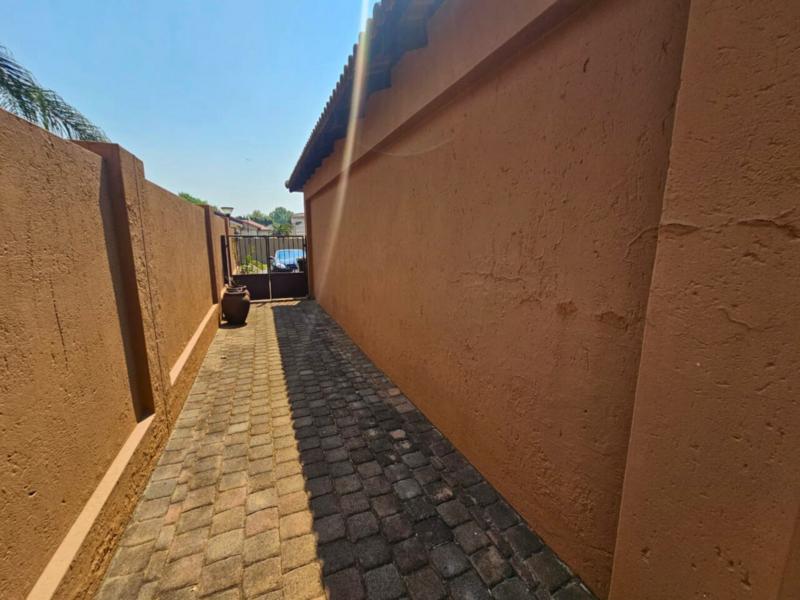 3 Bedroom Property for Sale in Glen Marais Gauteng