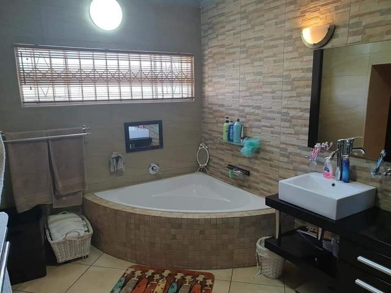 5 Bedroom Property for Sale in Vanderbijlpark SW 5 Gauteng