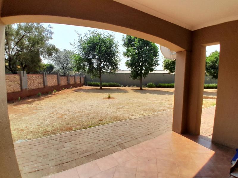 To Let 2 Bedroom Property for Rent in Heuweloord Gauteng