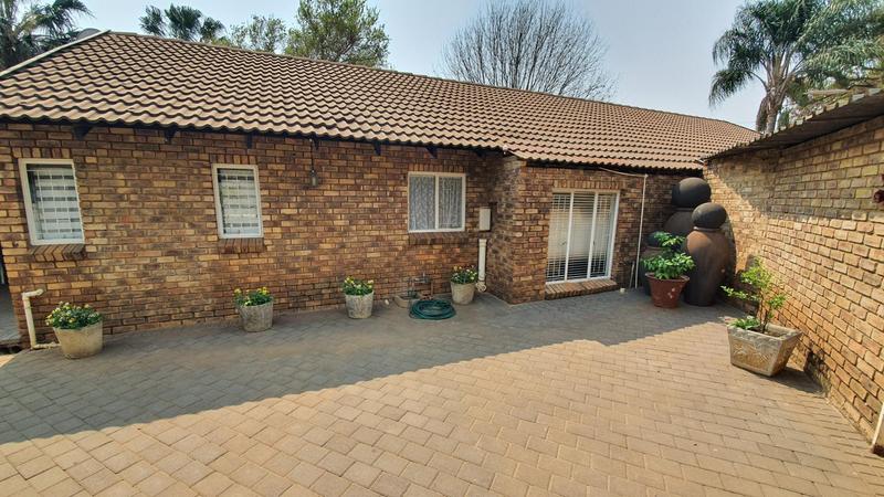 2 Bedroom Property for Sale in Doornpoort Gauteng