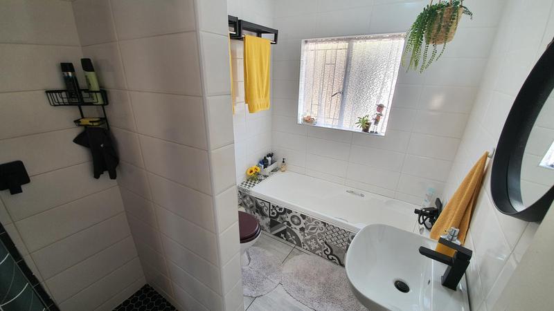 2 Bedroom Property for Sale in Doornpoort Gauteng